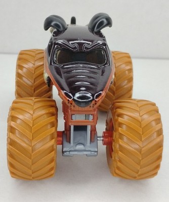 Spin Master Monster Jam Mutt ROTTWEILER COLOR CHANGE Truck 1:64