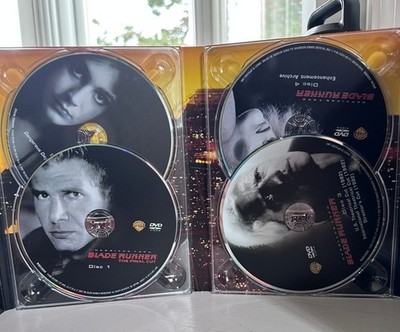 Blade Runner Ultimate Collector's Bundle: 5-Disc Blu-ray 4-Disc