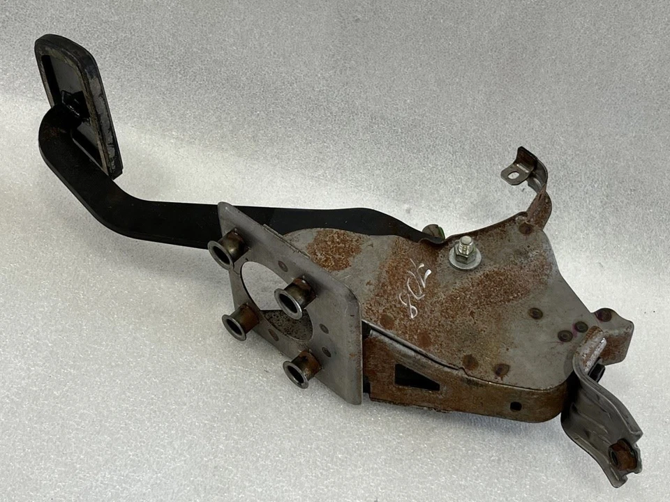 2006 2007 2008 2009 LEXUS RX400H RX350 BRAKE PEDAL - Image 2 of 4