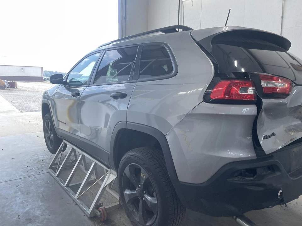 Used A/C Compressor fits: 2016 Jeep Cherokee 2.4 Grade A - Image 3 of 4