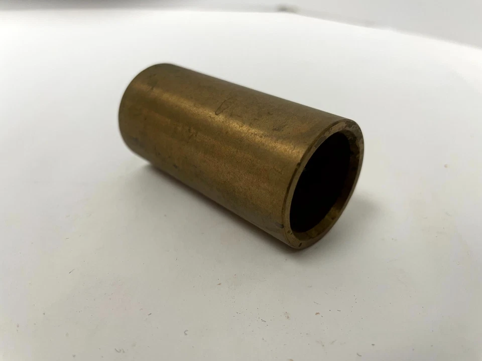 Dodge Truck WD15 WD20 WD21 WDX B-1 1938-1960 buje de ojo de resorte trasero 572121 nuevo en stock Foto 4 de 4