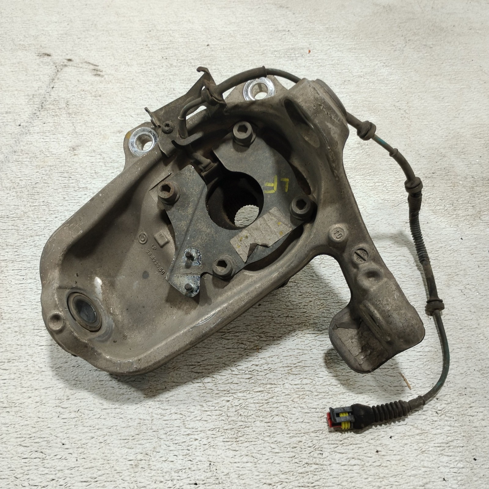 Maserati GranCabrio 2003-2019 Front Left Steering knuckle