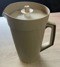 Tupperware 2 Quart Pitcher Tan w/ Push Button Seal 800-8 Vintage