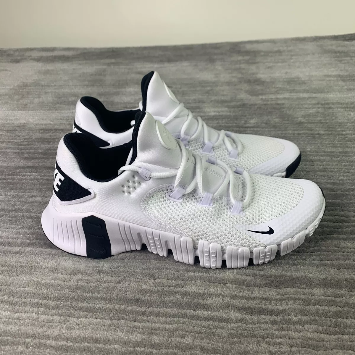 nike free metcon 4 women's black and white