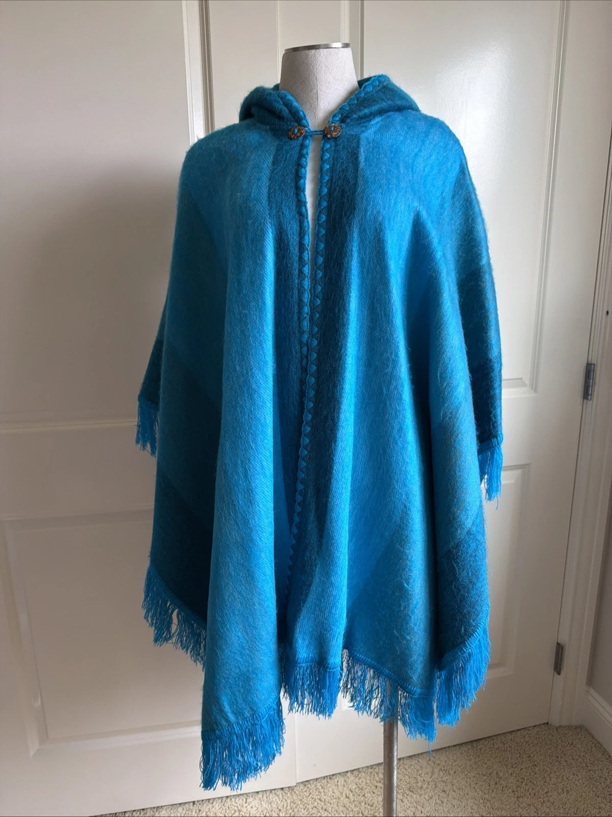 LUXURIOUS 100% ALAPCA TURQUOISE HOODED CAPE PONCHO | SOFT & WARM | UNISEX |
Opens in a new window or