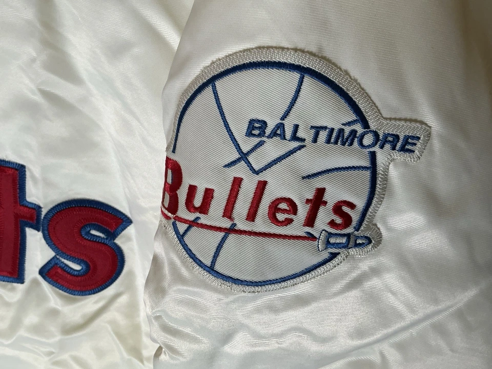 JAQUETA DE BASQUETE MASCULINA VINTAGE BALTIMORE BALAS XXL MAJESTOSA clássica de madeira RARA - Imagem 3 de 4