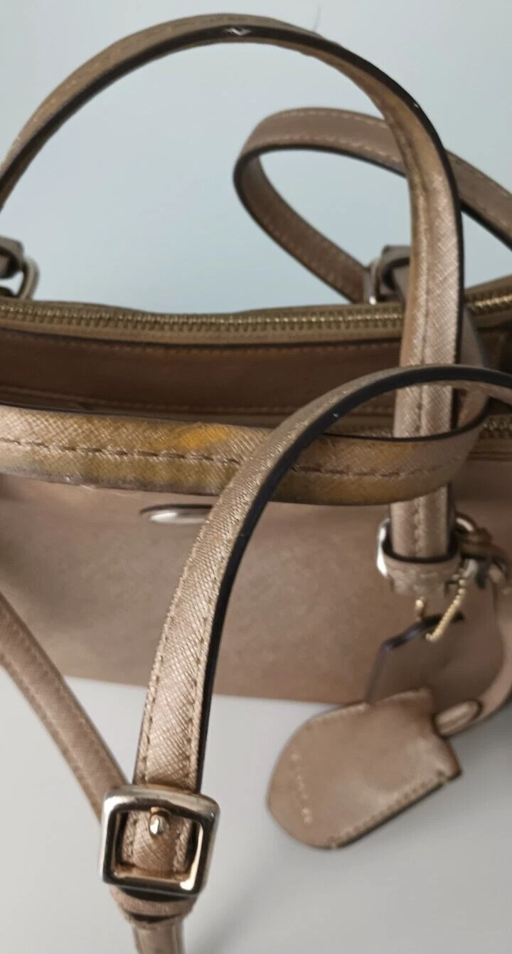 Borsa a tracolla Coach tono oro con tre scomparti lusso segni di usura