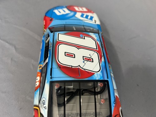 2008 Action Kyle Busch #18 M&M's Red White and Blue Summer Fun Toyota 1/24 - Picture 9 of 14
