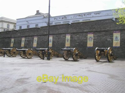 Foto 6x4 Kanonen am Shipquay Place Derry / Londonderry Sie stehen vor t c2006