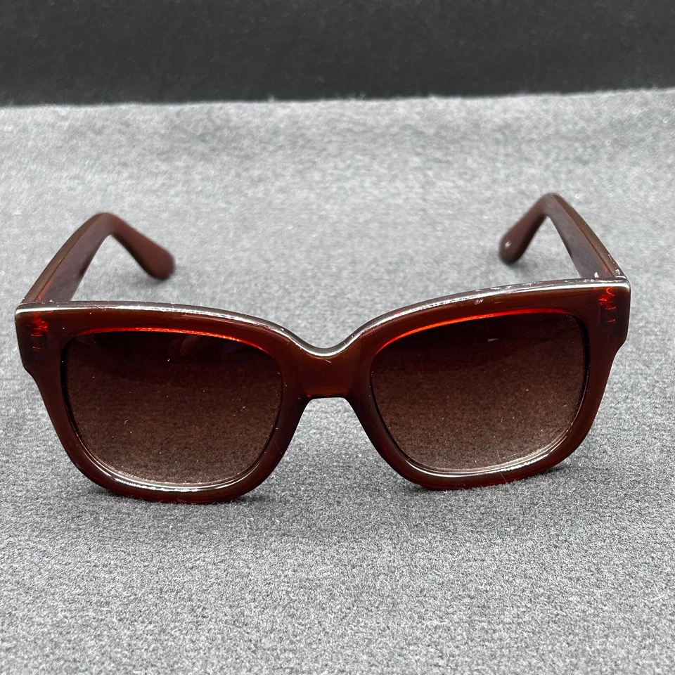 Gafas de sol Guess para mujer marco marrón translúcido con lentes ámbar degradado - Usadas Foto 2 de 4