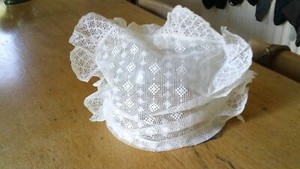VINTAGE FILET LACE  LACE TEA COSY
