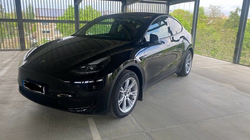 Tesla Model Y RWD Schwarz/Schwarz
