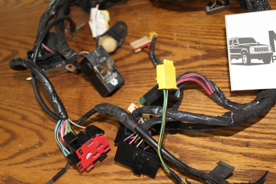 97-01 Jeep Cherokee XJ Interior Dash Wiring Harness 4.0L OEM Driver Side - Image 3 of 4