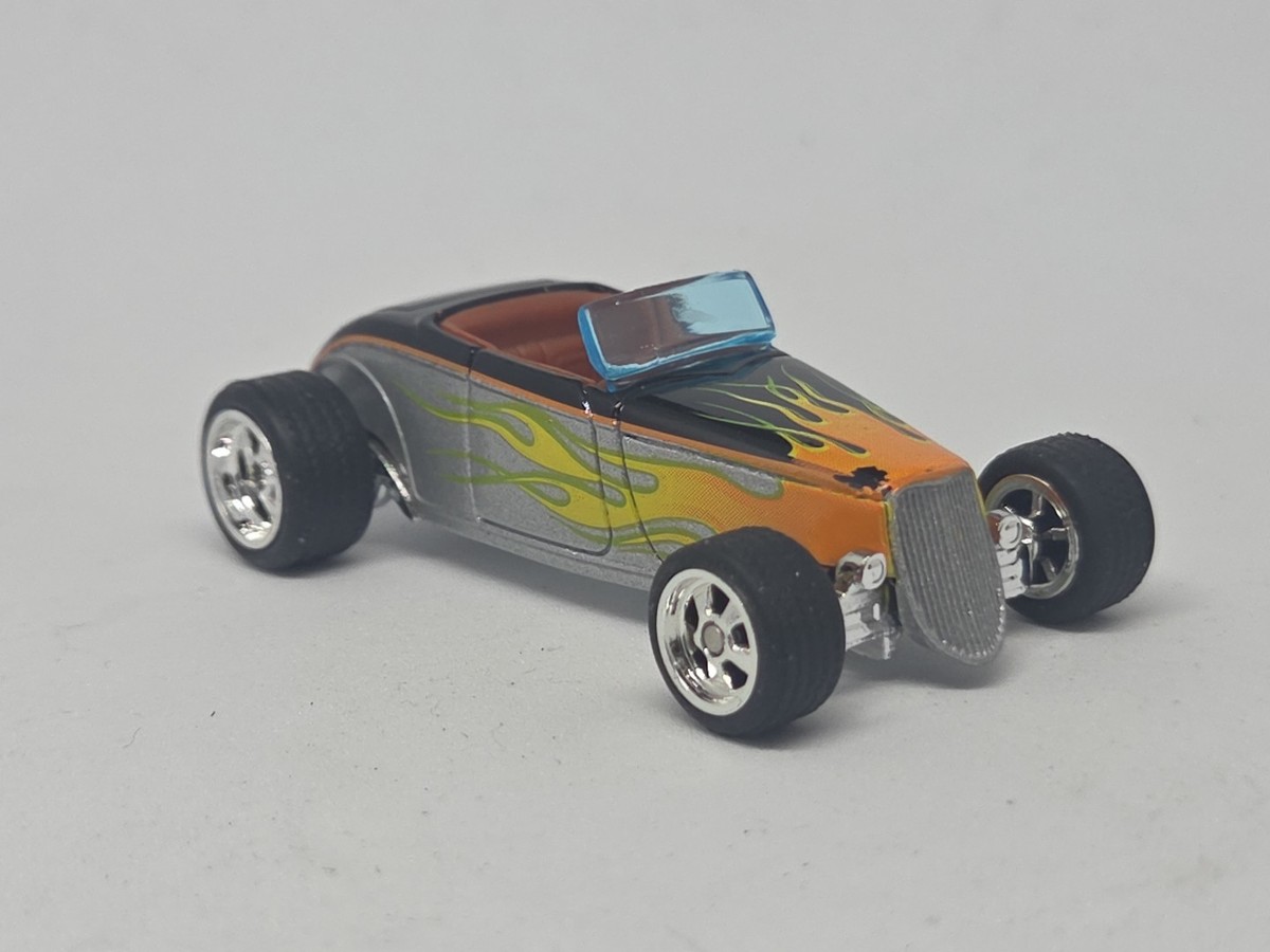 HOT WHEELS LARRY'S GARAGE 33 FORD ROADSTER 1/64 SCALE FLAMED ROD