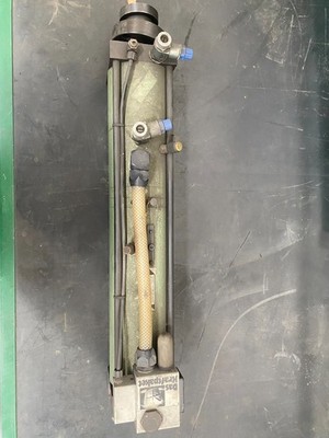 S8.50.12 CILINDRO HIDRONEUMÁTICO PRESSOTECHNIK. USADO.