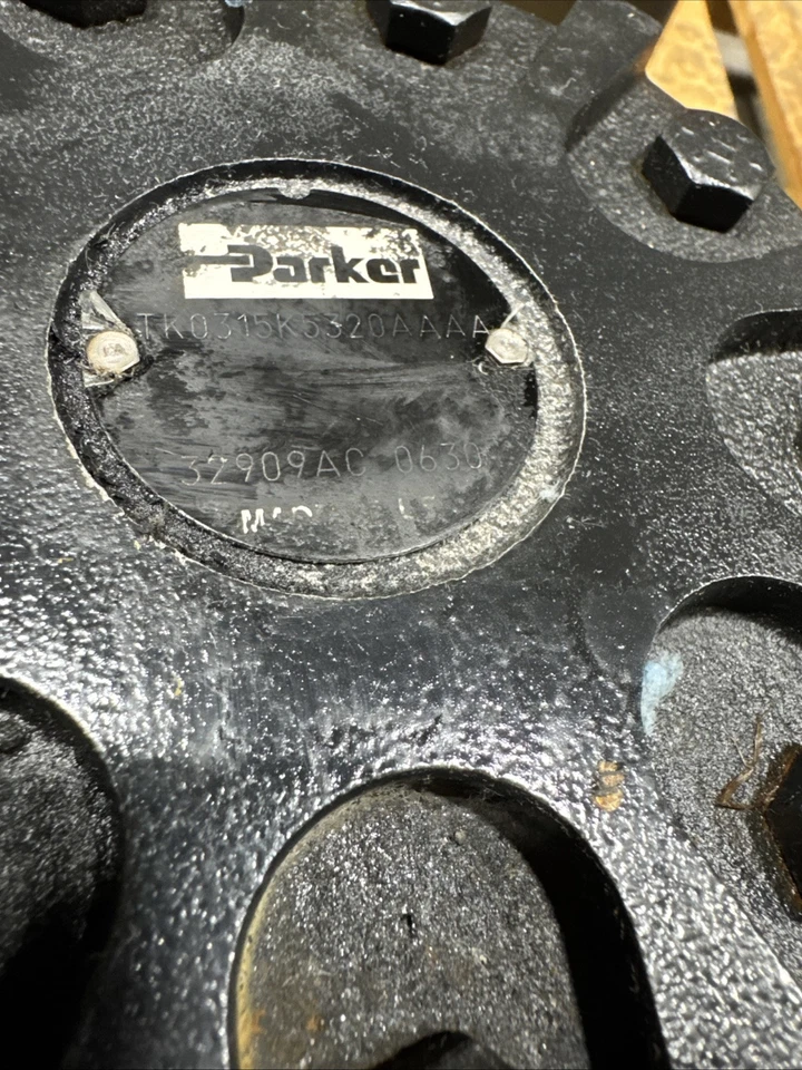 Parker TK0315K5320AAAA Hydraulic Motor Shaft 1.5"ODx2"L 32909AC 0630 - Image 3 of 3