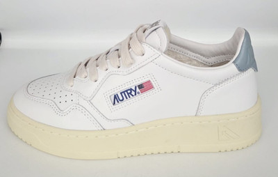 Autry Medalist Low Damenschuhe Sneaker Weiß Blau