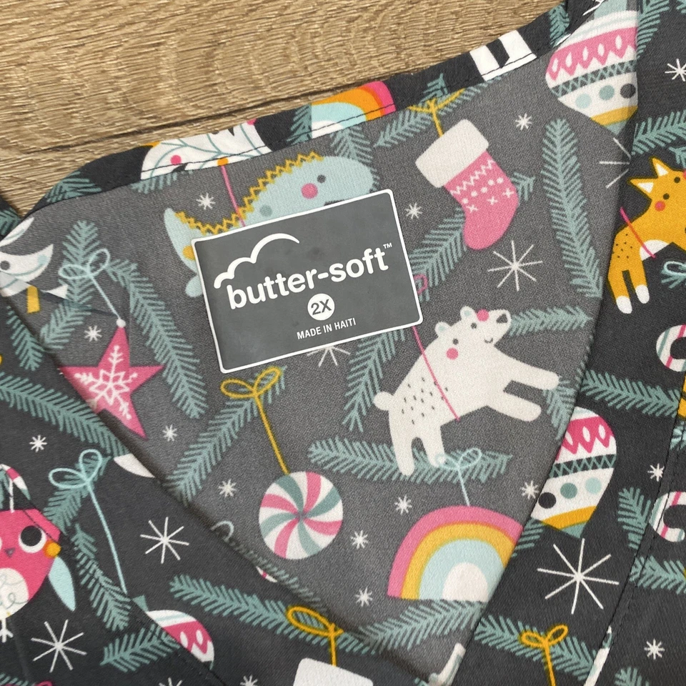 NEW Butter Soft Size 2X Scrub Top V-Neck Christmas Tree Owl Candy Ornament - Image 3 of 4