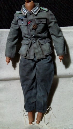 1/6 DID DRAGON ETC. WW II GERMAN UNIFORM & BADGES: PAINTED AGED SHADED EFFECT - Picture 1 of 12