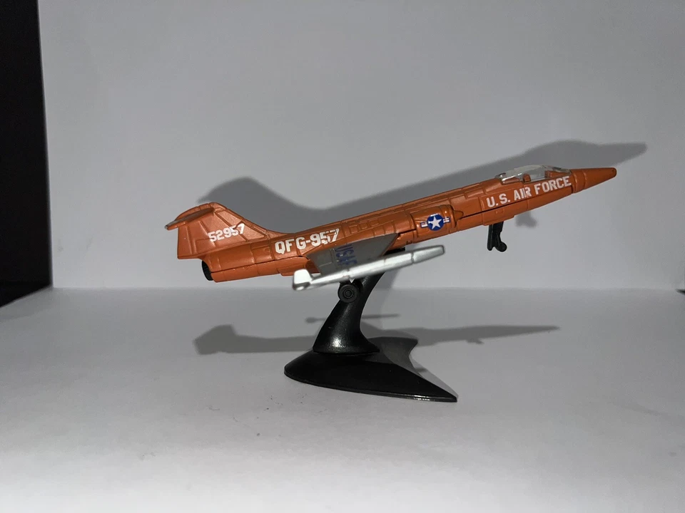 Maisto Tailwinds F-104 Starfighter Fuerza Aérea de los Estados Unidos con soporte QFG-957 USAF Foto 4 de 4