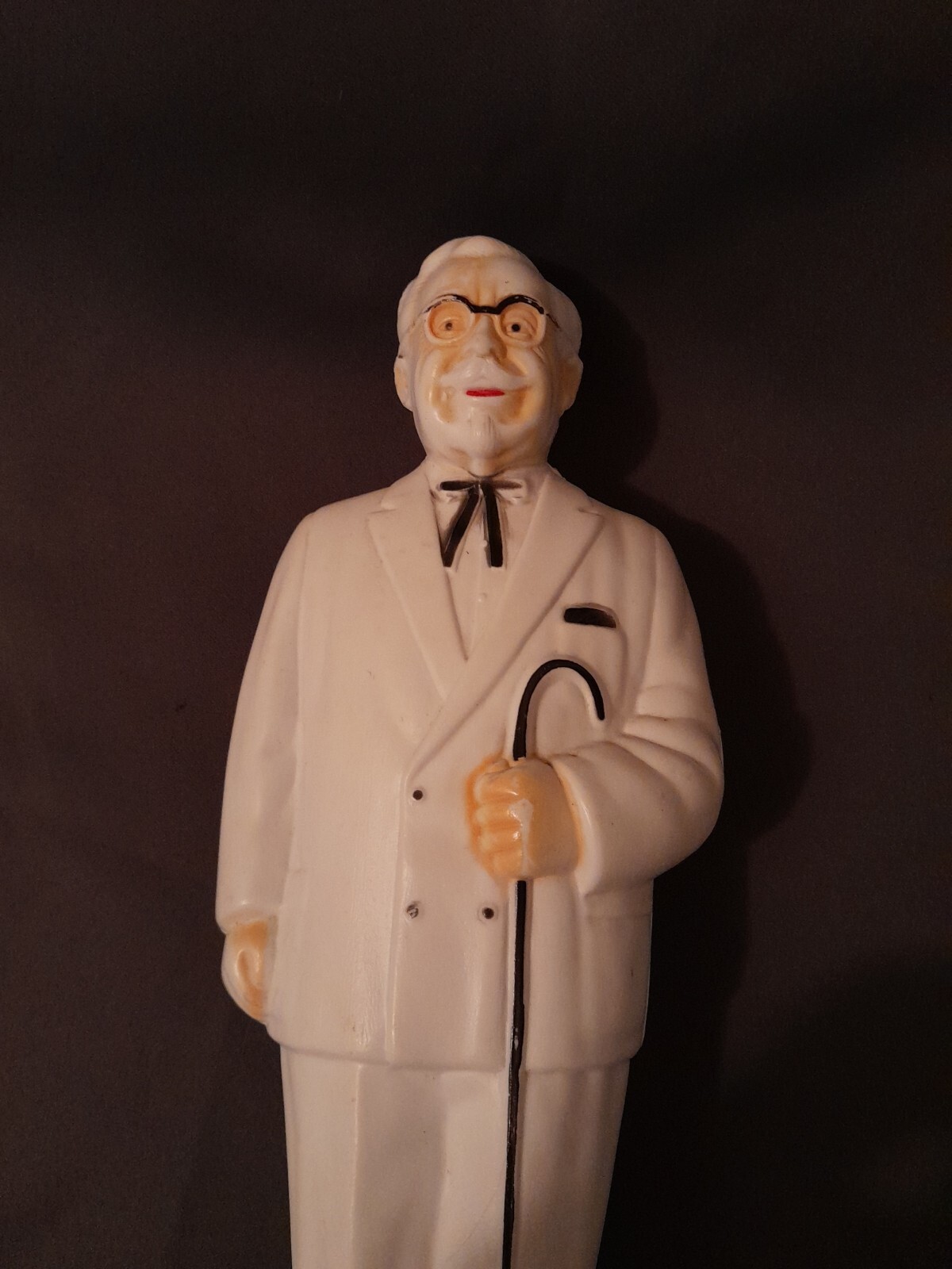 Vintage Col Sanders Kentucky Fried Chicken KFC Plastic Blow Mold Coin