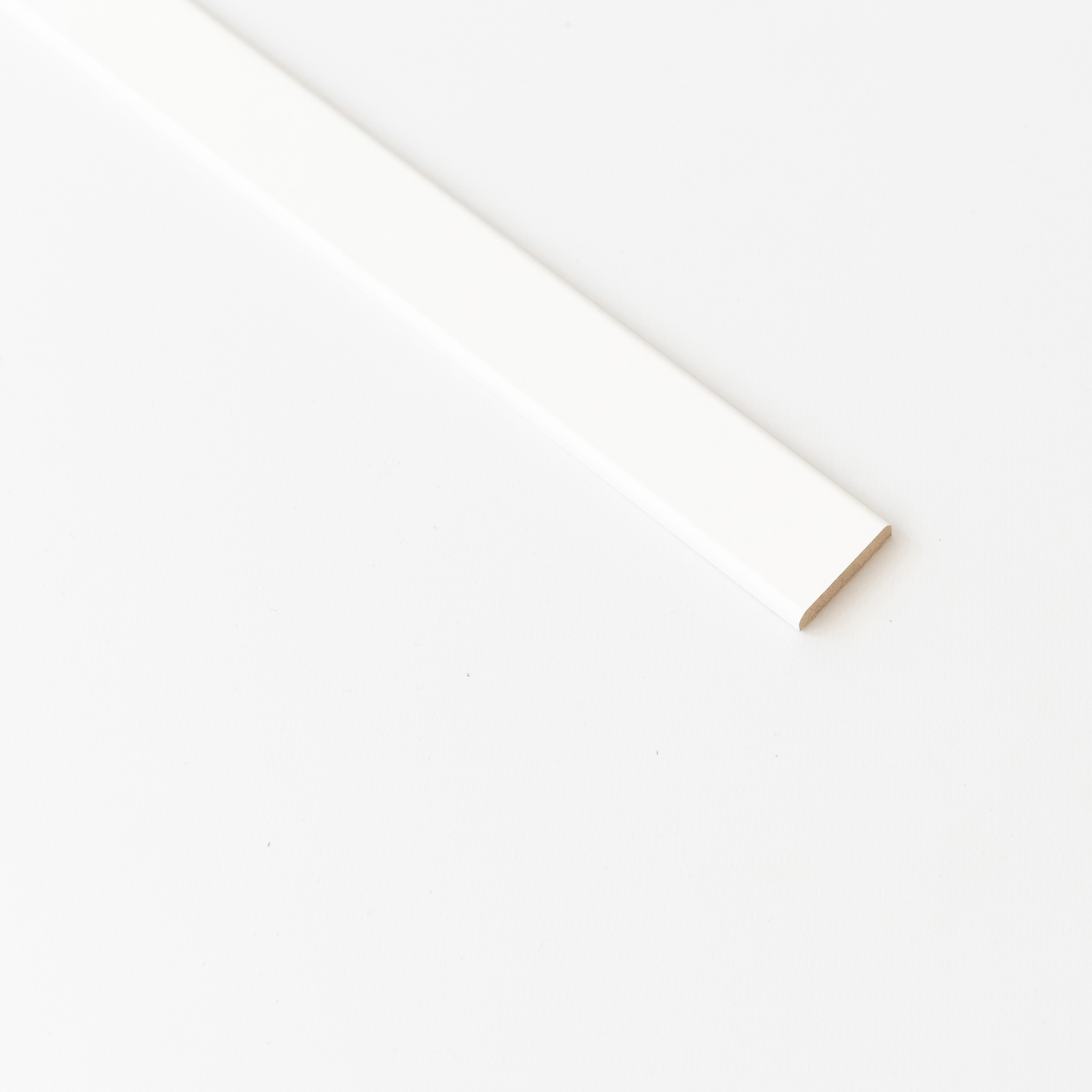 2289   Q.TA'. 20 PIATTINA 30X6 MM MDF 240 CM BIANCO