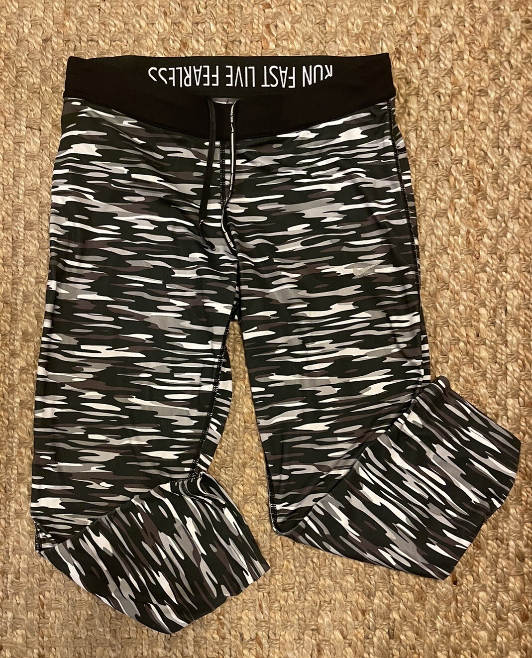 Nike Leggings Women's Pro Haze Compression Fit Capri Black White Gray Size M