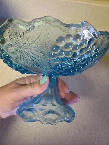 INDIANA GLASS VINTAGE BLUE LEAF & GRAPE 8.5"x 5 COMPOTE FRUIT BOWL CANDY DISH - Picture 2 of 7