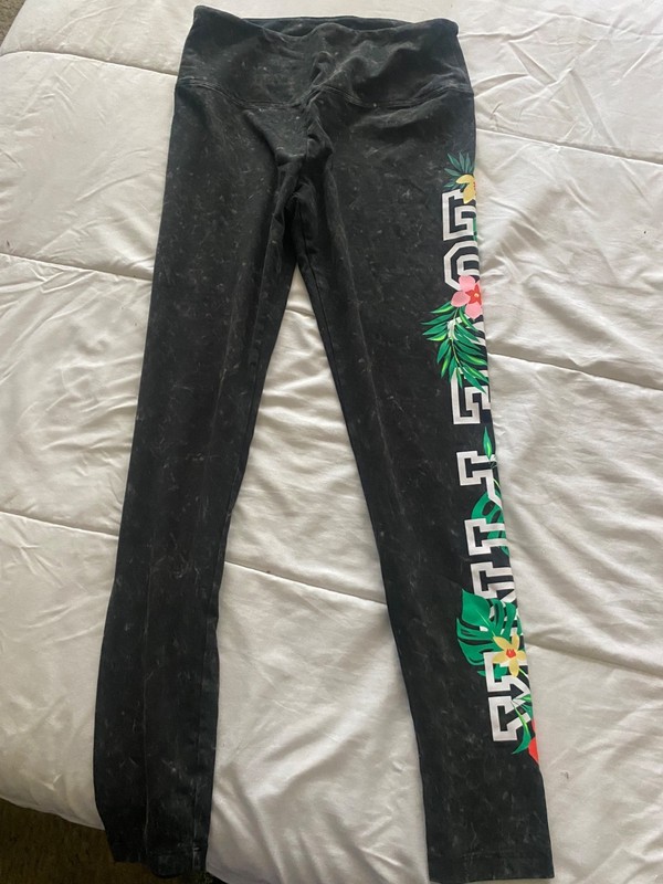 Victoria's Secret pink size L floral design Island leggings Black