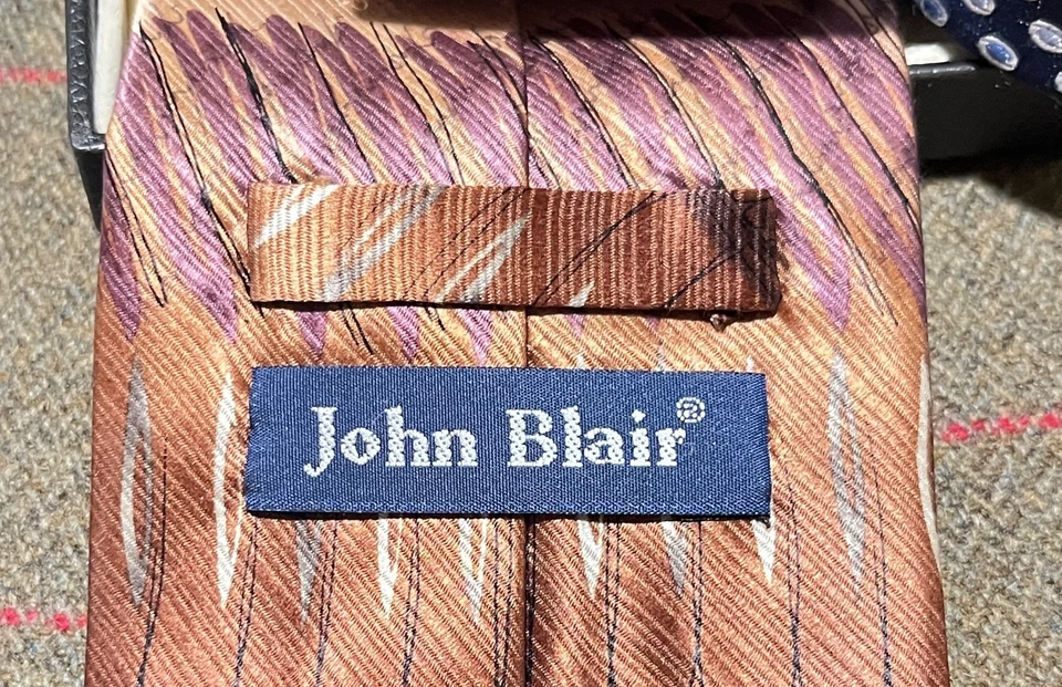 Corbata John Blair 58"x4" dorada, marrón, plateada geométrica 100% seda hecha a mano Foto 2 de 4