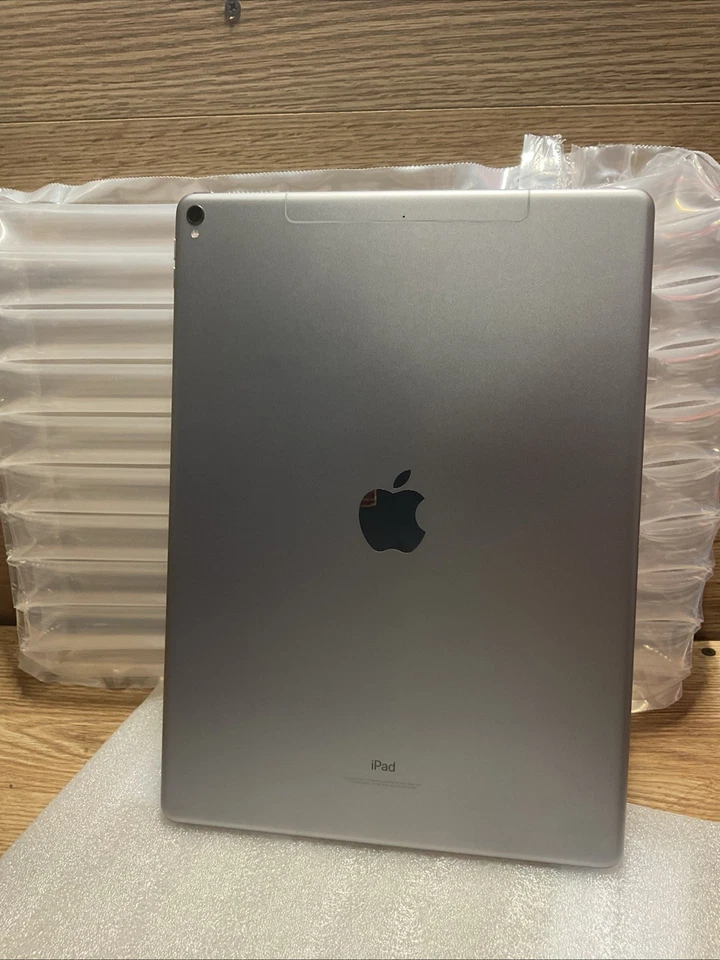 Apple iPad Pro 2nd Gen - A1671 - 256GB WiFi / Cell 12.9" - Space Gray - Good - Image 3 of 4