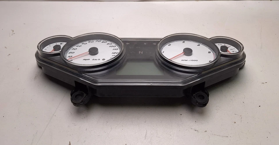 Victory Vision Arlen Ness 速度计仪表盘二手 Nr. 270 — 第 3/4 张图片