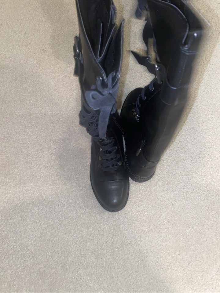 Botas de combate Report negras de imitación de cuero hasta la rodilla con hebillas y cremallera lateral en caja Foto 3 de 4