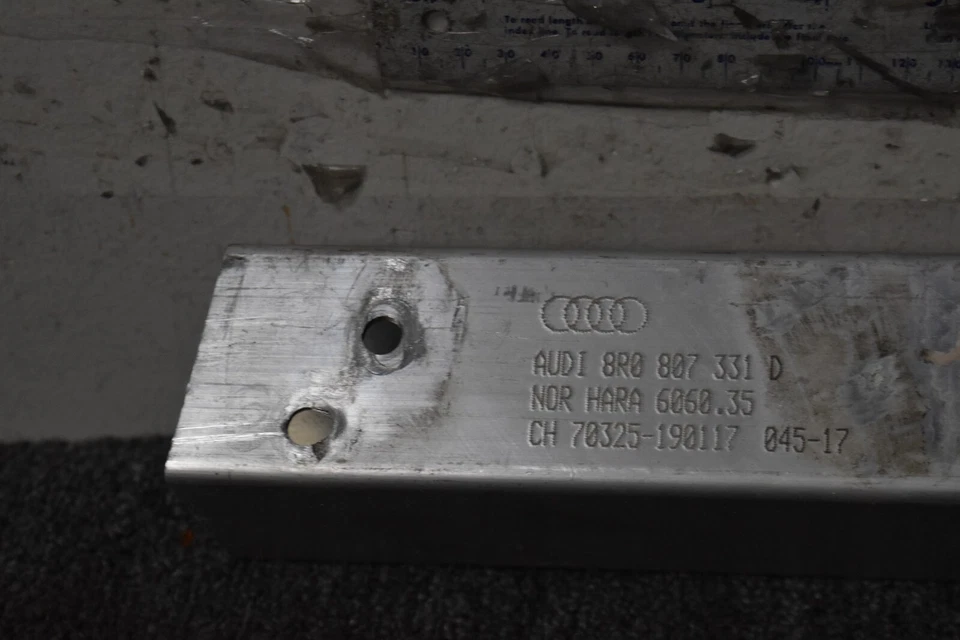 2015-2022 PORSCHE MACAN S SOPORTE PARACHOQUES LATERAL IZQUIERDO FÁBRICA OEM Foto 2 de 4