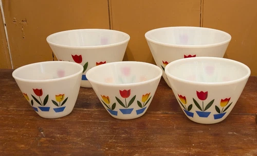 Vtg FIRE KING Tulips 5 PC Nesting Mixing Bowl Set 9.5, 8.5, 7.5, 6.5, 5.5" EUC