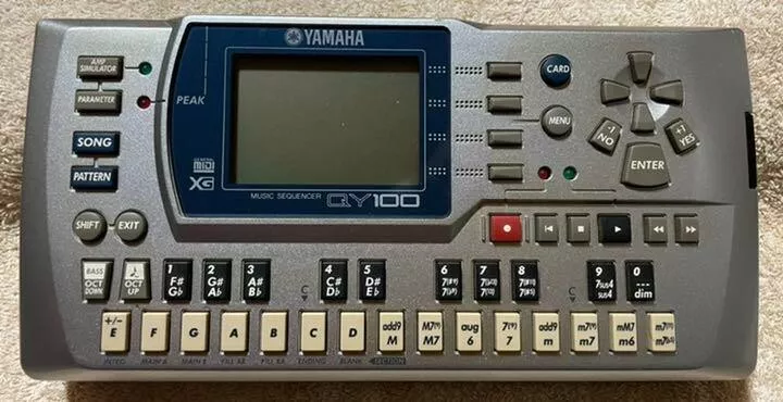 YAMAHA QY100 Workstation Sequencer MIDI QY-100