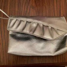 VINTAGE METALLIC SILVER HANDBAG