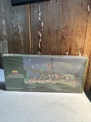 Lindberg 1722 U.S.S.  Delong Destroyer Escort 1:300 Scale Model Boat Kit New