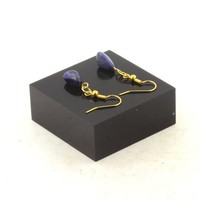 Mineralien Und Edelsteine. Ohrringe Mit Einer Perle Lapis Lazuli Aus Pakistan