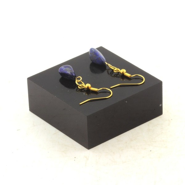 Mineralien Und Edelsteine. Ohrringe Mit Einer Perle Lapis Lazuli Aus Pakistan-image