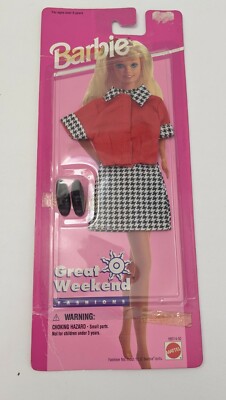 1995 BARBIE DOLL MATTEL FASHION GREAT WEEKEND CLOTHES & SHOES