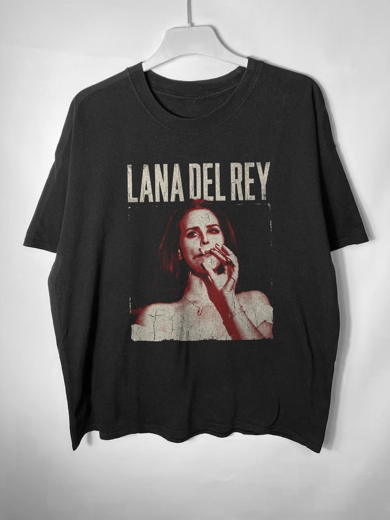 RARE! Lana Del Rey Portrait Graphic T-Shirt Alt-Pop  Music Unisex Black T-shirt