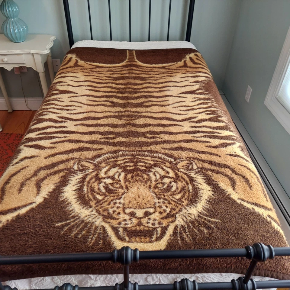 Manta de lana acrílica vintage Biederlack Tiger reversible 69x58" Foto 4 de 4