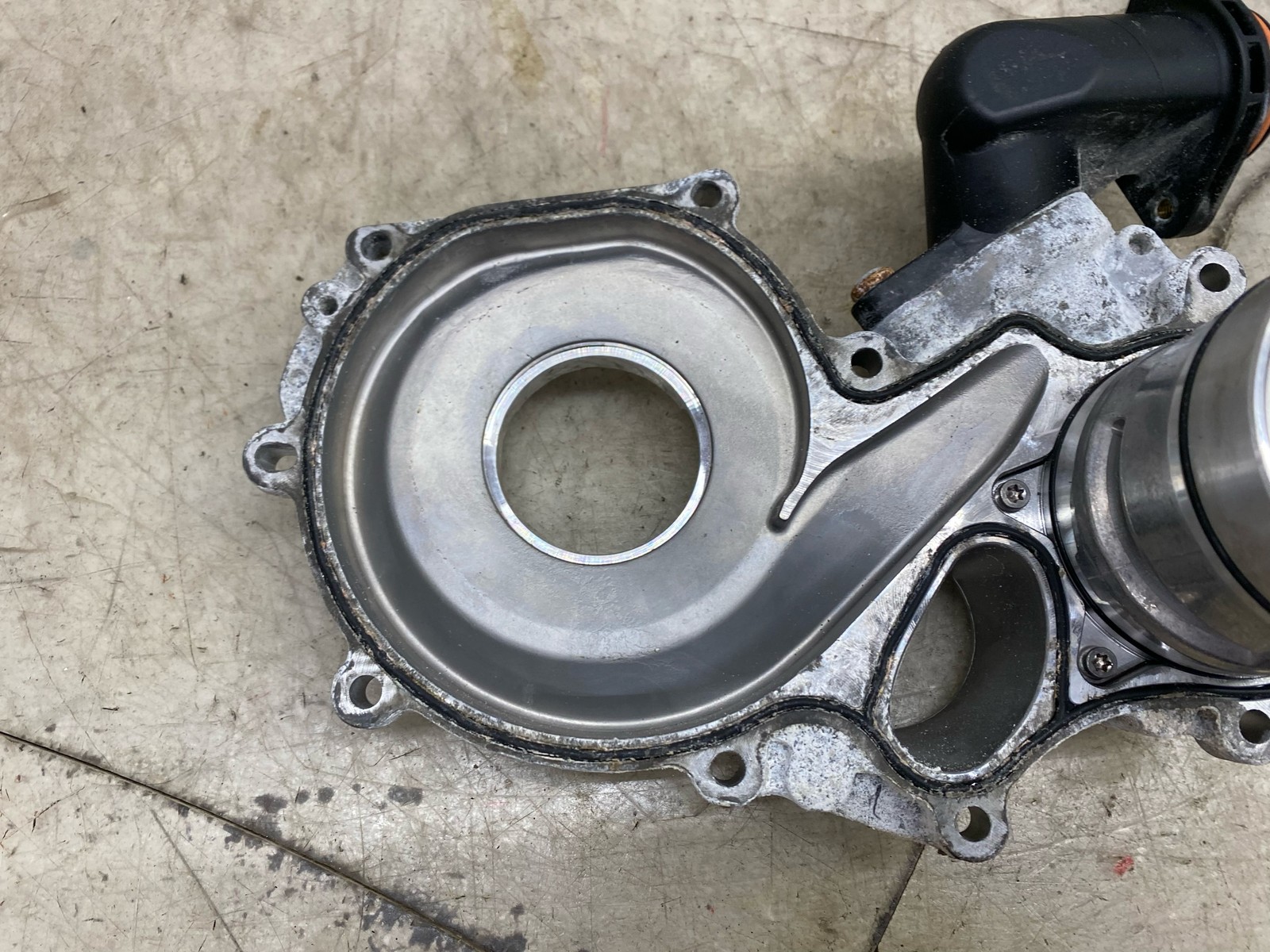 2020-2025 ASTON MARTIN DBX OEM 4.0L THERMOSTAT HEATER HOUSING 1772000815