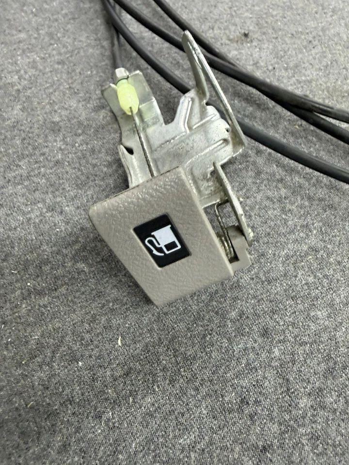 Cable de liberación de puerta de combustible Honda Odyssey 2011-2017 con palanca interior OEM Foto 2 de 3