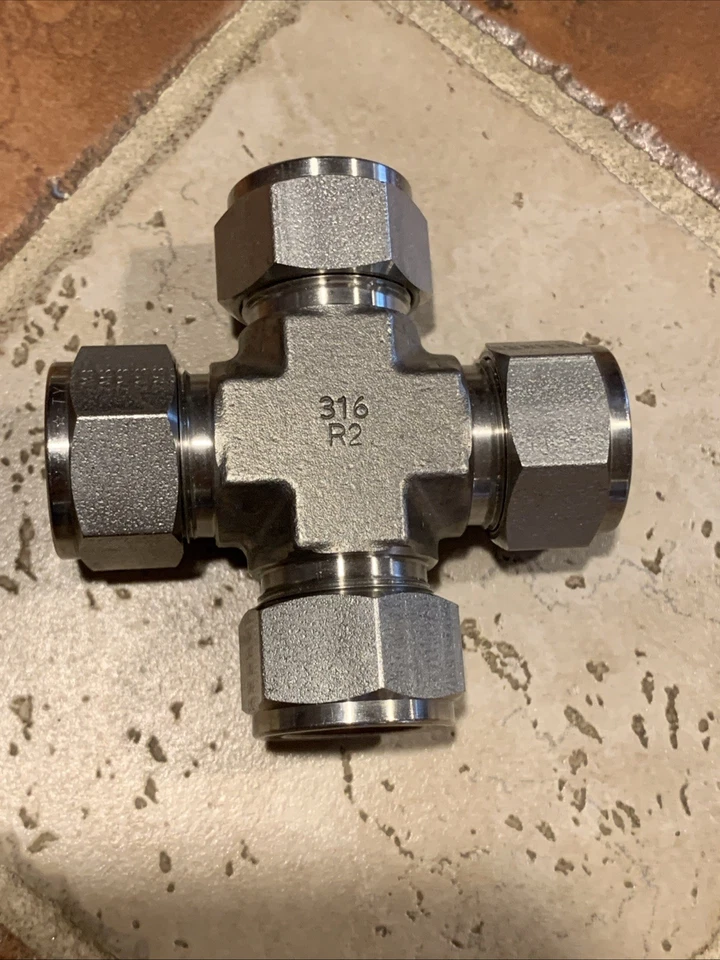 Tubo de 4 vías Tylok OD 316 R2 acero inoxidable 3/4 Foto 2 de 4