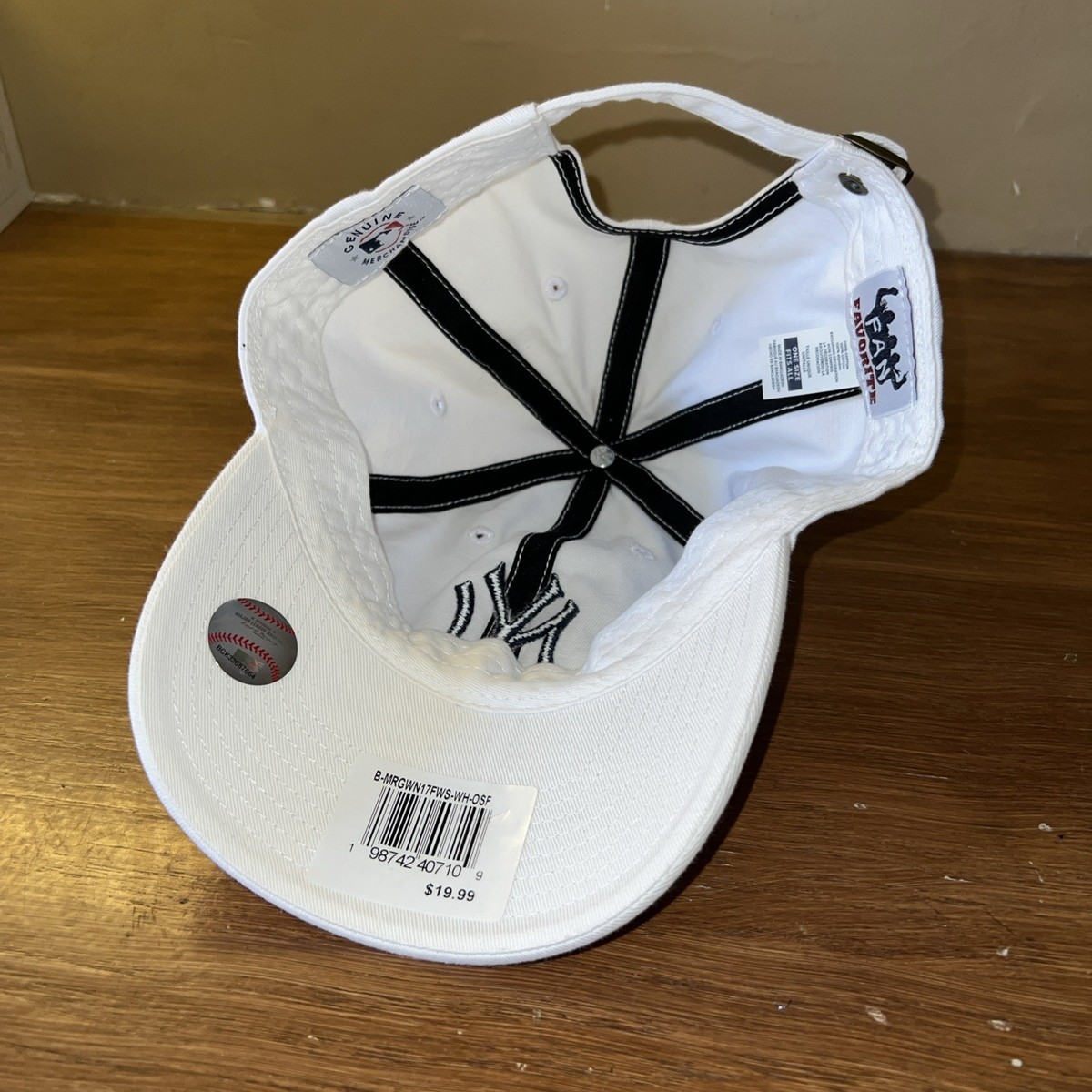 A NEW Men's Fan Favorite New York Yankees Navy White Adjustable