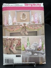 Simplicity Pattern Christmas Decorations 1555 Stocking Swag Wreath Tablecloth