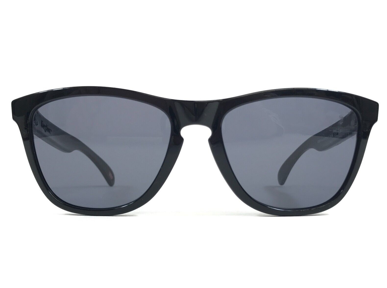 Солнцезащитные очки Oakley Frogskins OO9013 24-306 в полированной черной оправе с серыми линзами 23090₽