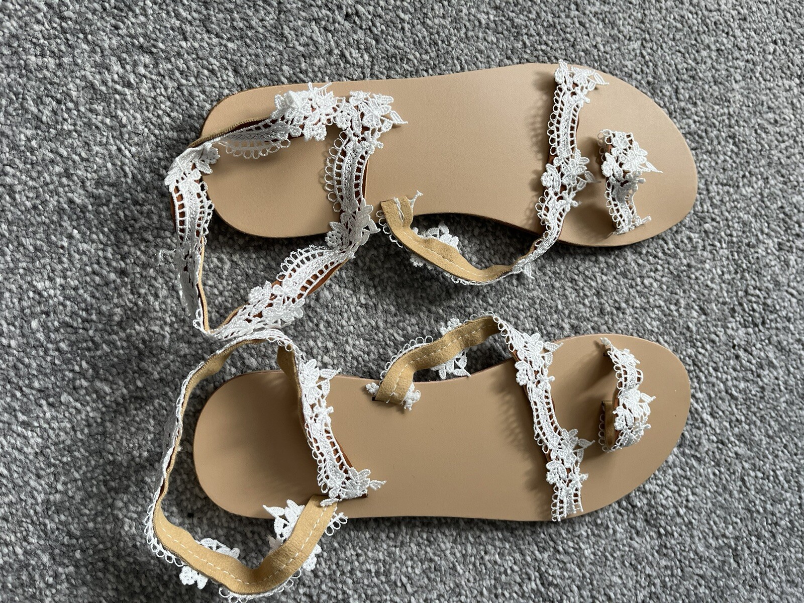 APL Sandali bianchi effetto pizzo nuovi taglia 39 UK 6